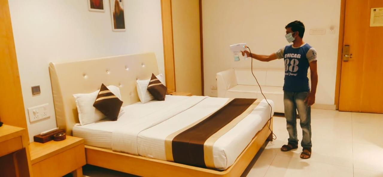 Hotel Yash Inn Mirzāpur Buitenkant foto