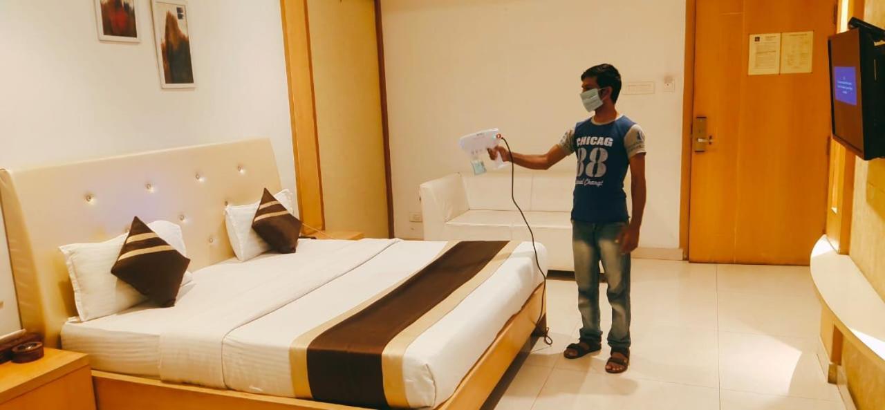 Hotel Yash Inn Mirzāpur Buitenkant foto