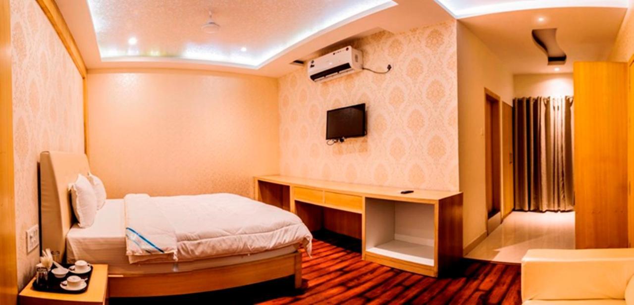Hotel Yash Inn Mirzāpur Buitenkant foto