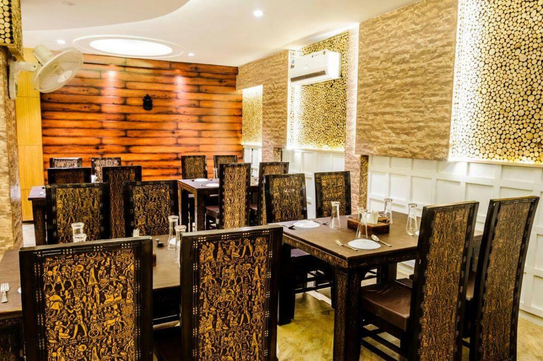 Hotel Yash Inn Mirzāpur Buitenkant foto