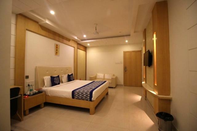 Hotel Yash Inn Mirzāpur Buitenkant foto