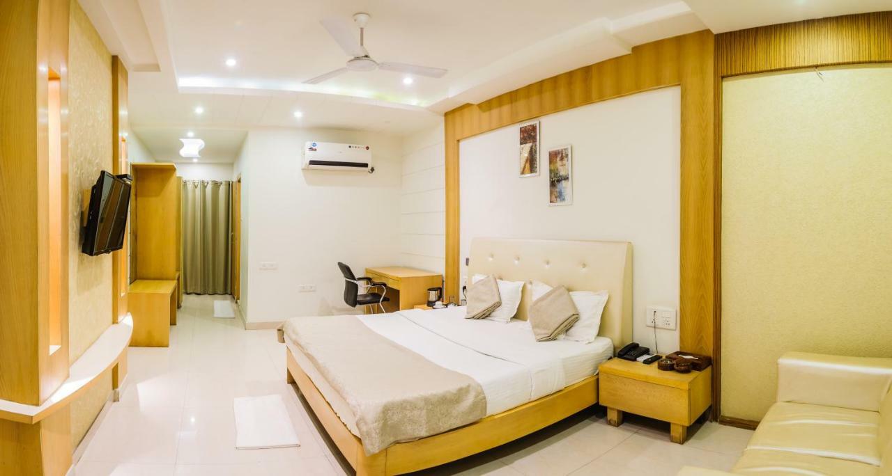 Hotel Yash Inn Mirzāpur Buitenkant foto