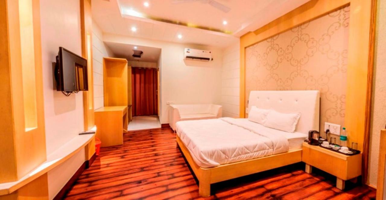 Hotel Yash Inn Mirzāpur Buitenkant foto