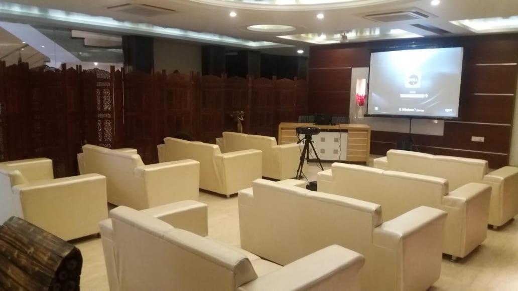 Hotel Yash Inn Mirzāpur Buitenkant foto